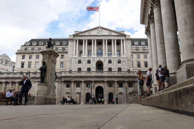 Investidores veem alta de juros pelo Bank of England Investidores veem alta de juros pelo Bank of England
