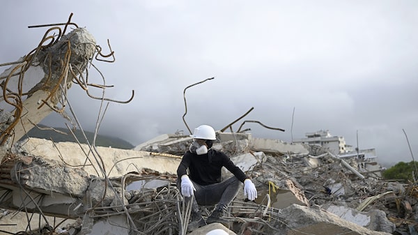 Del rescate al duelo: sobrevivientes de terremotos enfrentan la reconstrucción en Venezuela Del rescate al duelo: sobrevivientes de terremotos enfrentan la reconstrucción en Venezuela