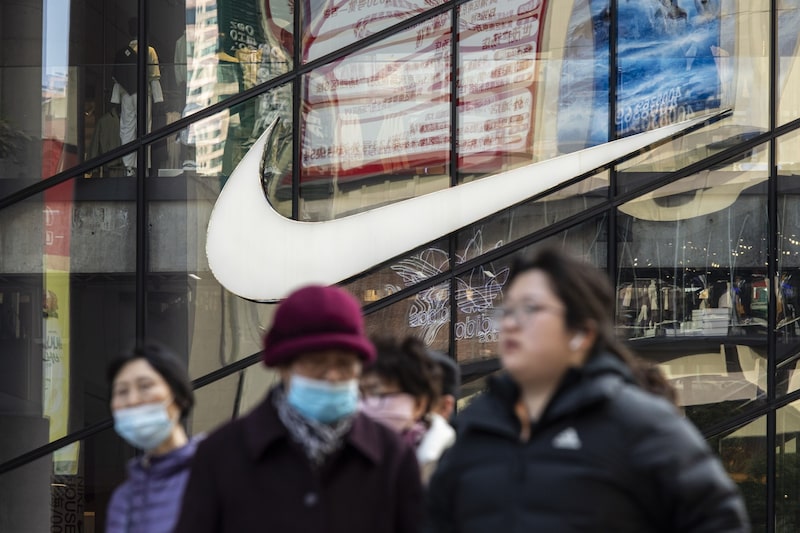 Nike na China: empresa ocupava a liderança no país até 2022. (Foto: Qilai Shen/Bloomberg) Nike na China: empresa ocupava a liderança no país até 2022. (Foto: Qilai Shen/Bloomberg)
