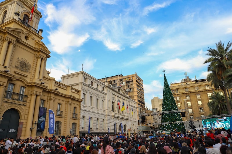 Actividad navideña en la Plaza de Armas, de Santiago, el 2 de diciembre de 2025. Actividad navideña en la Plaza de Armas, de Santiago, el 2 de diciembre de 2025.