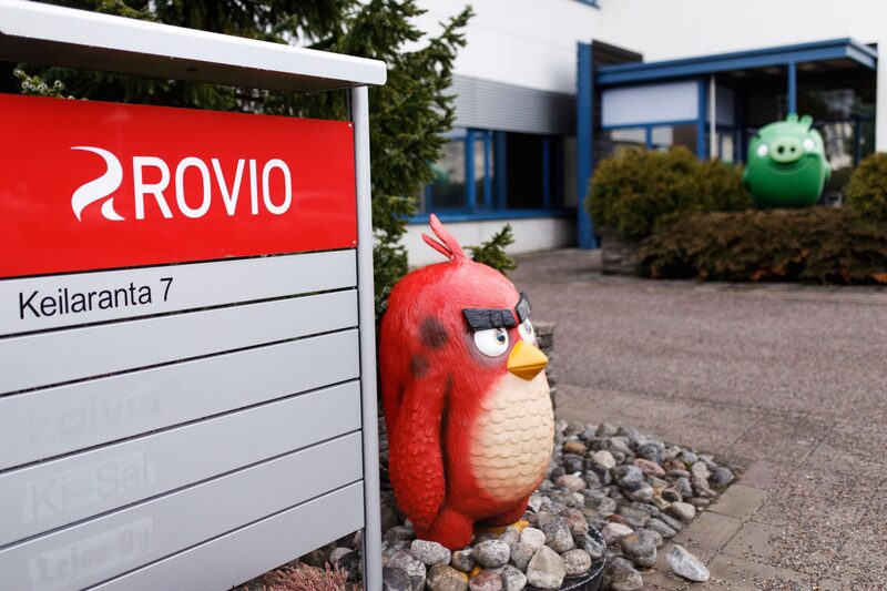 Red, o Pássaro Vermelho, é o principal protagonista da série Angry Birds criada pela Rovio Entertainment Red, o Pássaro Vermelho, é o principal protagonista da série Angry Birds criada pela Rovio Entertainment