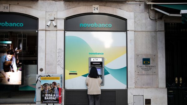 Acionistas do Novo Banco dão sinal verde para IPO, que pode chegar a € 1 bilhão Acionistas do Novo Banco dão sinal verde para IPO, que pode chegar a € 1 bilhão