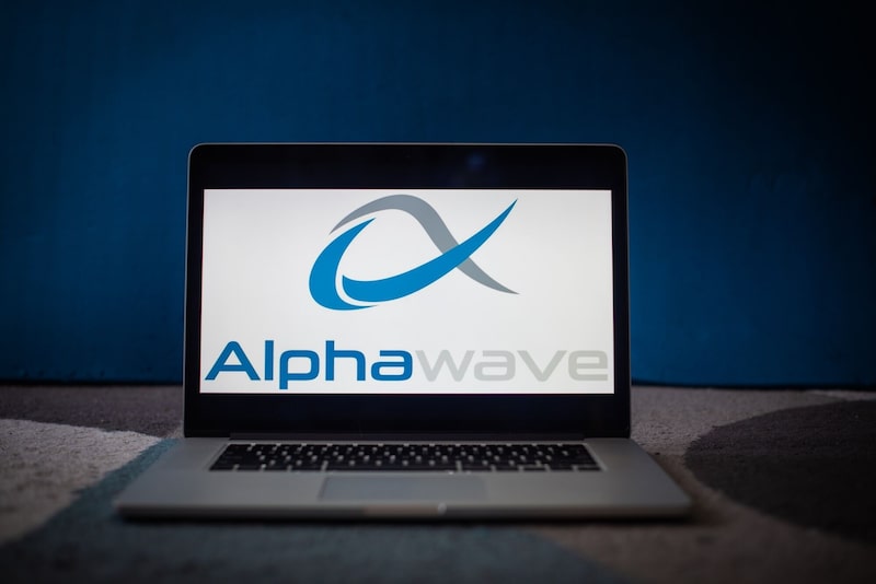 Los accionistas y CEO de Alphawave que representan alrededor del 50% de las acciones han acordado votar a favor de la operación. Los accionistas y CEO de Alphawave que representan alrededor del 50% de las acciones han acordado votar a favor de la operación.