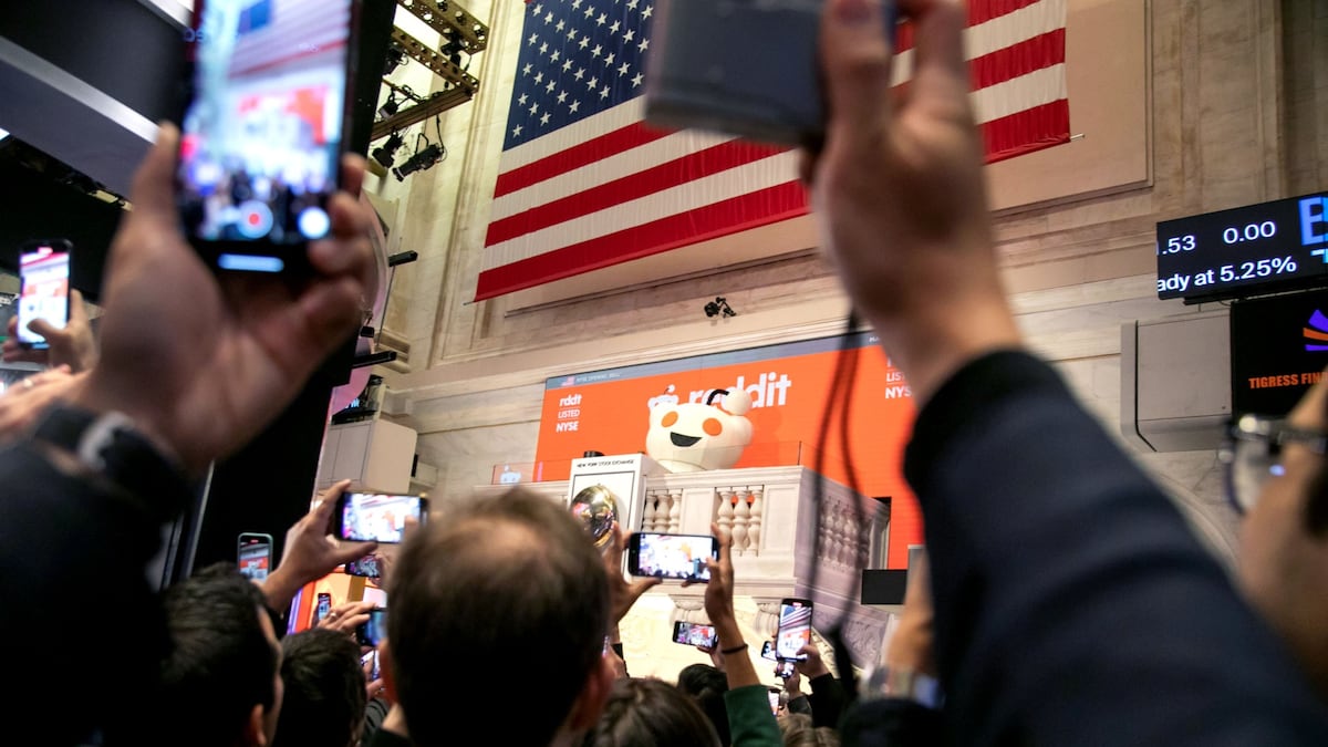 El S&P 500 cambia y Reddit se dispara: sus acciones saltan y Wall Street ve más recorrido
