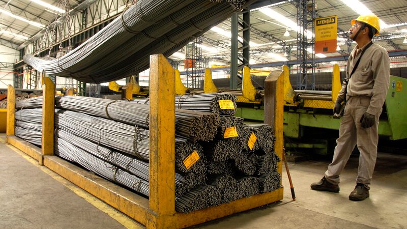 Gerdau congela investimento de R$ 2,1 bi no Brasil e cita concorrência chinesa Gerdau congela investimento de R$ 2,1 bi no Brasil e cita concorrência chinesa