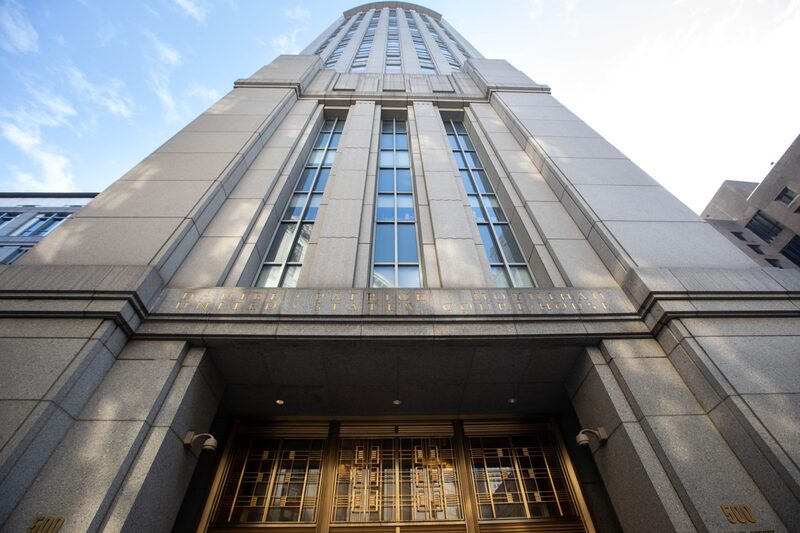 Qin desenvolveu algoritmo de negociação que poderia lucrar comprando uma criptomoeda em uma bolsa e vendendo-a por um preço mais alto em outra Qin desenvolveu algoritmo de negociação que poderia lucrar comprando uma criptomoeda em uma bolsa e vendendo-a por um preço mais alto em outra