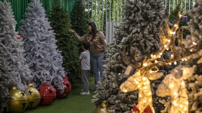 Venezuelanos ignoram tensão e ‘bravatas’ de Trump e Maduro para viver clima natalino Venezuelanos ignoram tensão e ‘bravatas’ de Trump e Maduro para viver clima natalino