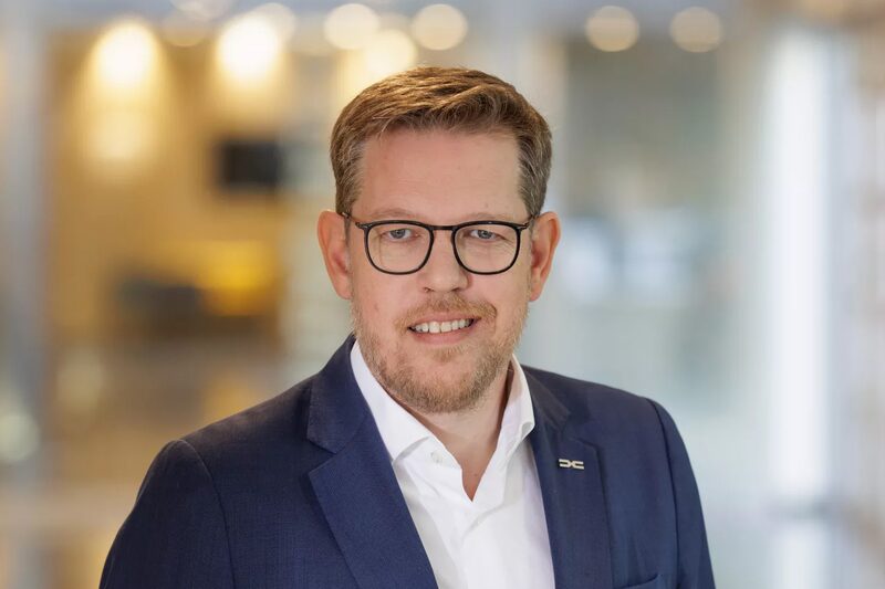 Executivo supervisionou as finanças da linha de carros esportivos Alpine e se destacou pelo desempenho nos negócios Executivo supervisionou as finanças da linha de carros esportivos Alpine e se destacou pelo desempenho nos negócios