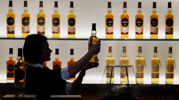 Trump eliminará aranceles al whisky del Reino Unido tras la visita del rey Carlos III Trump eliminará aranceles al whisky del Reino Unido tras la visita del rey Carlos III