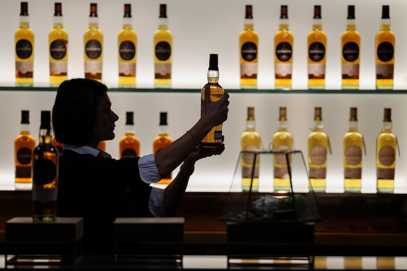 Whisky expuesto en una destilería de Glasgow, Escocia. Fotógrafo: Jeff J Mitchell/Getty Images. Whisky expuesto en una destilería de Glasgow, Escocia. Fotógrafo: Jeff J Mitchell/Getty Images.