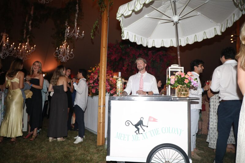 Manifesting Palm Beachs Colony Hotel en una fiesta para el Hospital de Southampton. Manifesting Palm Beachs Colony Hotel en una fiesta para el Hospital de Southampton.