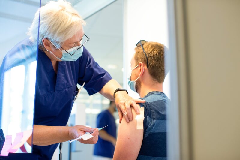 “Estamos oferecendo um incentivo para os que forneçam prova de vacinação contra a Covid-19”, disse a porta-voz da Vanguard “Estamos oferecendo um incentivo para os que forneçam prova de vacinação contra a Covid-19”, disse a porta-voz da Vanguard