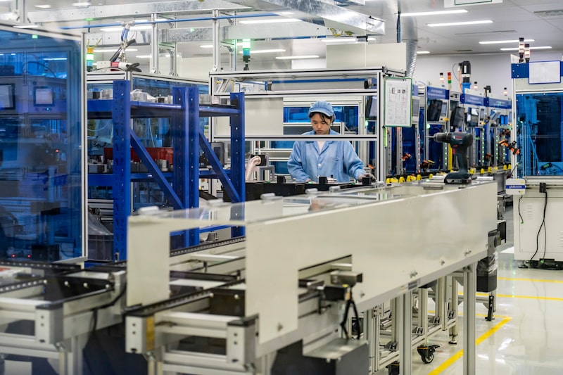 Chinas Factory Activity Gauge Rises in Hopeful Sign for Economy Chinas Factory Activity Gauge Rises in Hopeful Sign for Economy