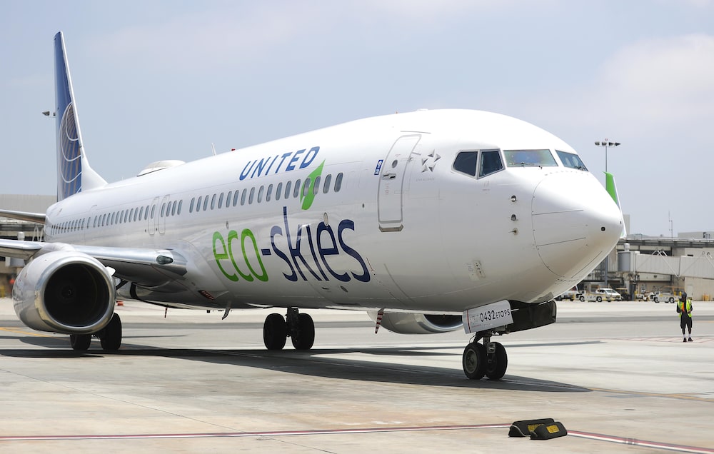 Um Boeing 737-900ER da United Airlines que prega a redução do impacto do transporte aéreo (Foto: Mario Tama/Getty Images) Um Boeing 737-900ER da United Airlines que prega a redução do impacto do transporte aéreo (Foto: Mario Tama/Getty Images)