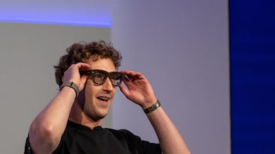 Como os óculos inteligentes da Meta impulsionaram as vendas da dona da Ray-Ban Como os óculos inteligentes da Meta impulsionaram as vendas da dona da Ray-Ban