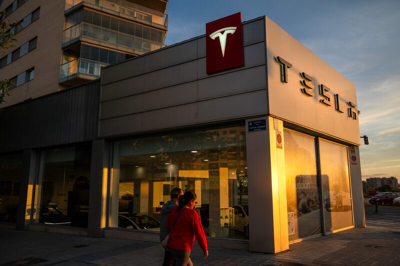 Tesla se alista para presentar resultados en uno de los peores momentos de su acción. Tesla se alista para presentar resultados en uno de los peores momentos de su acción.