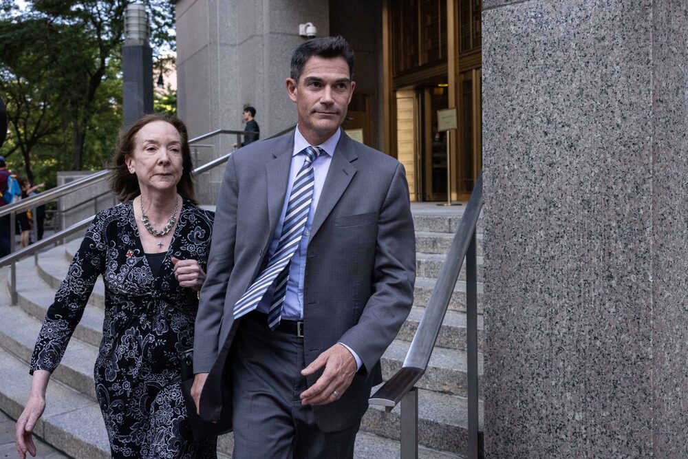 Patrick Halligan, ex-CFO da Archegos Capital, na saída do tribunal em Nova York em 10 de julho Patrick Halligan, ex-CFO da Archegos Capital, na saída do tribunal em Nova York em 10 de julho