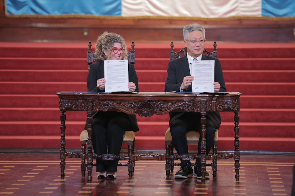 La ministra de Economía, Gabriela García y Kenichi Fujisawa, Presidente y CEO, en la firma del memorándum de entendimiento para avanzar en la construcción de la segunda planta de Yazaki North America en Guatemala, el 23 de marzo de 2026. La ministra de Economía, Gabriela García y Kenichi Fujisawa, Presidente y CEO, en la firma del memorándum de entendimiento para avanzar en la construcción de la segunda planta de Yazaki North America en Guatemala, el 23 de marzo de 2026.
