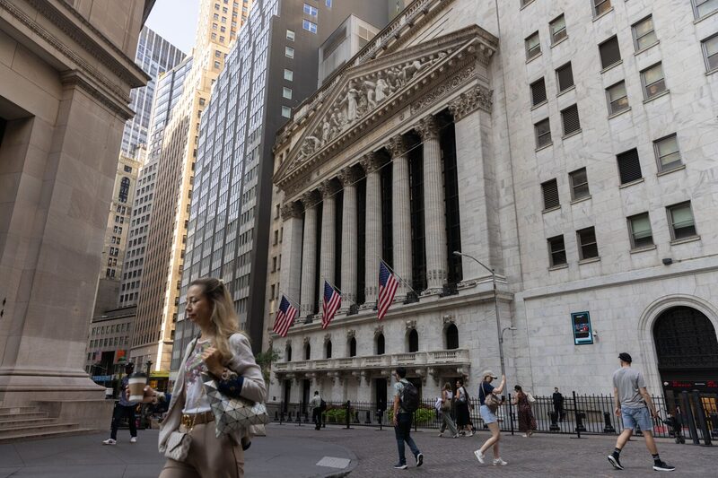 Certificado pode levar a novas oportunidades de emprego e salários mais altos no setor financeiro Certificado pode levar a novas oportunidades de emprego e salários mais altos no setor financeiro