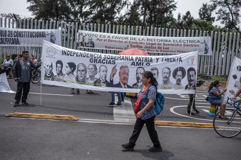 Demonstrators in favor of Mexicos judicial reform bill counter-protest outside of the Saint Lazarus Legislative Palace in Mexico City, Mexico, on Tuesday, Sept. 3, 2024. The protest is against President Andres Manuel Lopez Obrador's judicial reform, a controversial bill that would make all Mexican federal judges, including those on the Supreme Court, elected by popular vote. Photographer: Fred Ramos/Bloomberg Demonstrators in favor of Mexicos judicial reform bill counter-protest outside of the Saint Lazarus Legislative Palace in Mexico City, Mexico, on Tuesday, Sept. 3, 2024. The protest is against President Andres Manuel Lopez Obrador's judicial reform, a controversial bill that would make all Mexican federal judges, including those on the Supreme Court, elected by popular vote. Photographer: Fred Ramos/Bloomberg