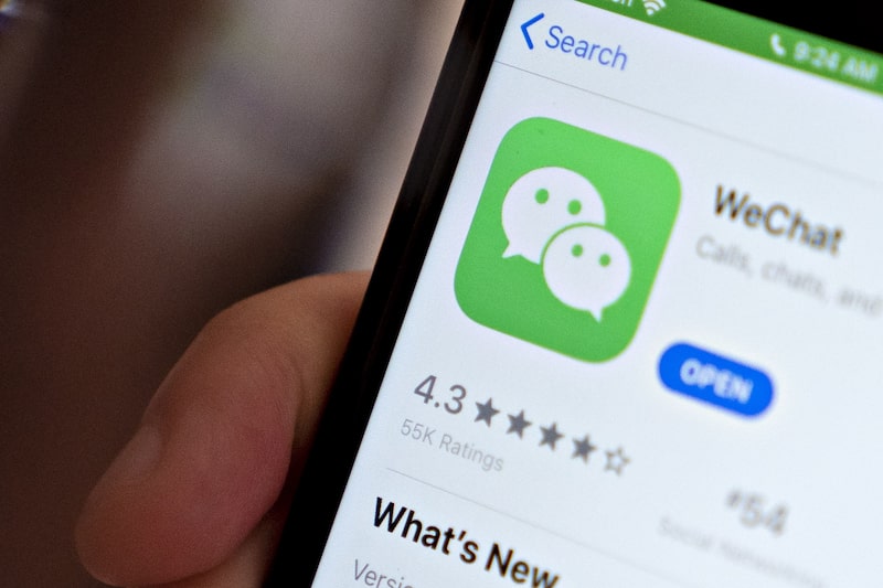 La aplicación WeChat de Tencent Holdings Ltd. aparece en la App Store de un teléfono inteligente en una fotografía montada tomada en Arlington, Virginia, EE. UU., el viernes 7 de agosto de 2020. La aplicación WeChat de Tencent Holdings Ltd. aparece en la App Store de un teléfono inteligente en una fotografía montada tomada en Arlington, Virginia, EE. UU., el viernes 7 de agosto de 2020.