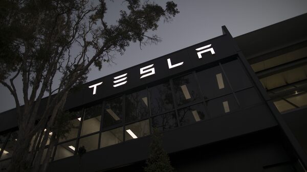 Tesla somete a mujeres a un “acoso sexual desenfrenado”, dice demanda Tesla somete a mujeres a un “acoso sexual desenfrenado”, dice demanda