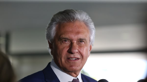 Flávio Bolsonaro recebe apoio de Caiado para enfrentar Lula no segundo turno Flávio Bolsonaro recebe apoio de Caiado para enfrentar Lula no segundo turno