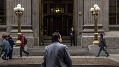 Expertos recomiendan al Banco Central de Chile mantener tasa de interés en próxima reunión Expertos recomiendan al Banco Central de Chile mantener tasa de interés en próxima reunión