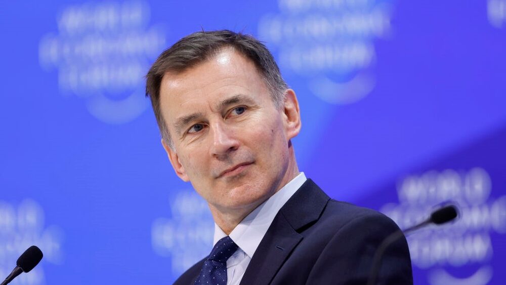 Jeremy Hunt, ministro de Hacienda del Reino Unido, durante una mesa redonda en la tercera jornada del Foro Económico Mundial (FEM) en Davos, Suiza, el jueves 18 de enero de 2024. Jeremy Hunt, ministro de Hacienda del Reino Unido, durante una mesa redonda en la tercera jornada del Foro Económico Mundial (FEM) en Davos, Suiza, el jueves 18 de enero de 2024.