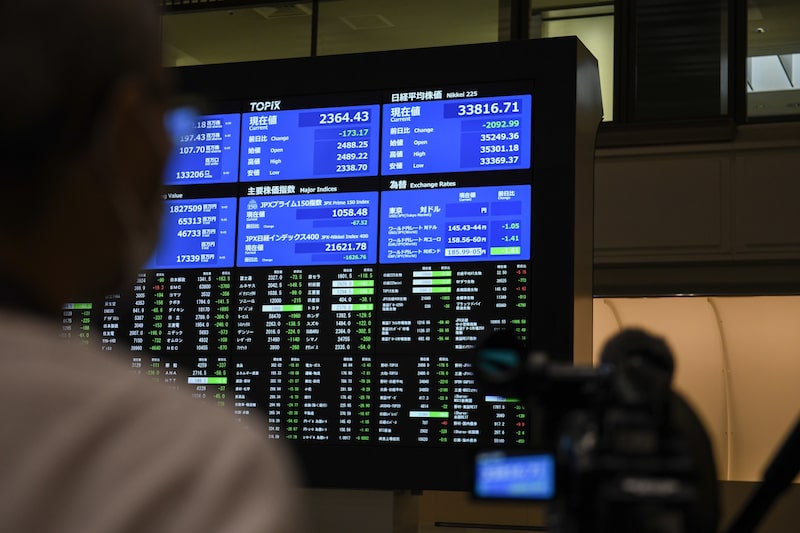 Un tablero de valores electrónicos en la Bolsa de Tokio (TSE) en Tokio, Japón, el lunes 5 de agosto de 2024. (Noriko Hayashi/Bloomberg). Un tablero de valores electrónicos en la Bolsa de Tokio (TSE) en Tokio, Japón, el lunes 5 de agosto de 2024. (Noriko Hayashi/Bloomberg).
