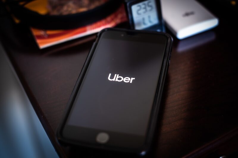 El logo de Uber Technologies, en un teléfono inteligente, en Dobbs Ferry, Nueva York, el sábado 6 de febrero de 2021. El logo de Uber Technologies, en un teléfono inteligente, en Dobbs Ferry, Nueva York, el sábado 6 de febrero de 2021.