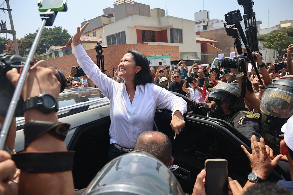 Keiko Fujimori, cerca de avanzar a segunda vuelta de las elecciones en Perú, de acuerdo con resultdos parciales de la ONPE. Keiko Fujimori, cerca de avanzar a segunda vuelta de las elecciones en Perú, de acuerdo con resultdos parciales de la ONPE.