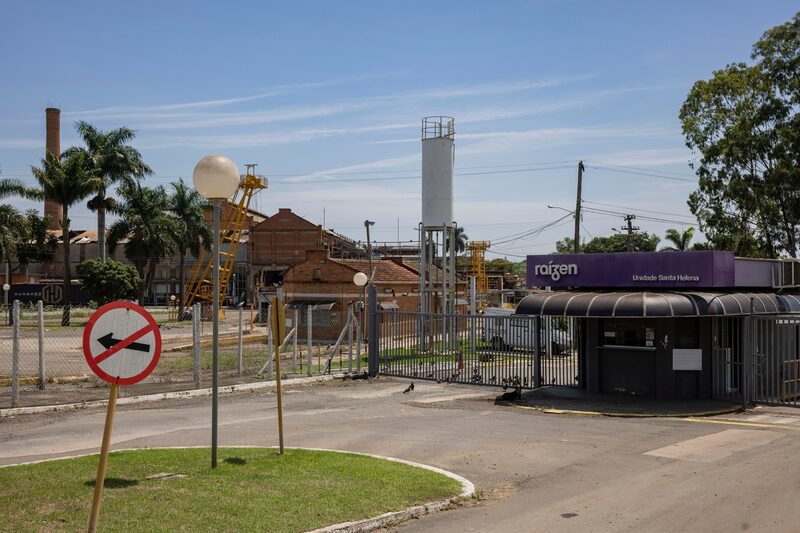 Petrolífera estatal estudaria diferentes alternativas, que incluem entrar como sócia e comprar ativos, segundo o jornal O Globo, o que não confirmado pelas companhias; Raízen negocia injeção de capital, disseram executivos na semana passada Petrolífera estatal estudaria diferentes alternativas, que incluem entrar como sócia e comprar ativos, segundo o jornal O Globo, o que não confirmado pelas companhias; Raízen negocia injeção de capital, disseram executivos na semana passada