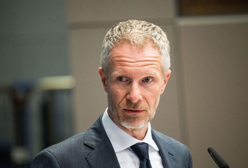 "Crescem os riscos de que a inflação permaneça elevada por mais tempo, já que não se pode excluir uma mudança nas expectativas e efeitos secundários sobre o mercado de trabalho" "Crescem os riscos de que a inflação permaneça elevada por mais tempo, já que não se pode excluir uma mudança nas expectativas e efeitos secundários sobre o mercado de trabalho"