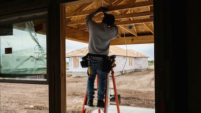 Empleo latino se desploma bajo Trump: van 1,3 millones de puestos menos generados, según ATF Empleo latino se desploma bajo Trump: van 1,3 millones de puestos menos generados, según ATF