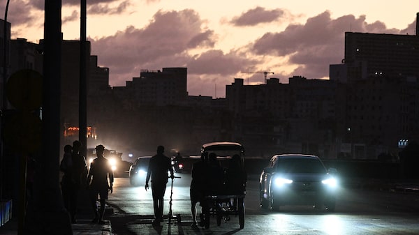 EE.UU. evalúa permitir la entrada de un petrolero ruso en Cuba para aliviar la crisis EE.UU. evalúa permitir la entrada de un petrolero ruso en Cuba para aliviar la crisis