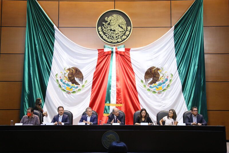 Los titulares de las Comisiones de Puntos Constitucionales, Energía y Medio Ambiente de la Cámara de Diputados durante una conferencia de prensa sobre el proyecto de dictamen de la iniciativa de reforma eléctrica del presidente Andrés Manuel López Obrador (Foto: Twitter). Los titulares de las Comisiones de Puntos Constitucionales, Energía y Medio Ambiente de la Cámara de Diputados durante una conferencia de prensa sobre el proyecto de dictamen de la iniciativa de reforma eléctrica del presidente Andrés Manuel López Obrador (Foto: Twitter).