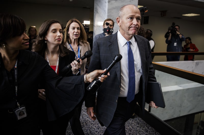 CEO de Boeing renuncia en medio de una crisis de seguridad de sus aviones 737 Max CEO de Boeing renuncia en medio de una crisis de seguridad de sus aviones 737 Max