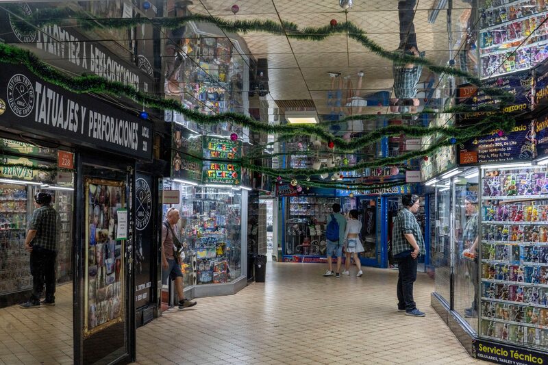 Los alimentos y las bebidas no alcohólicas bajaron un 0,9% durante el periodo, mientras que la energía subió un 0,7%. Los alimentos y las bebidas no alcohólicas bajaron un 0,9% durante el periodo, mientras que la energía subió un 0,7%.