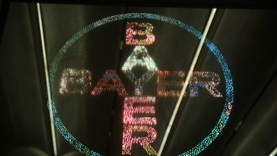 Bayer projeta queda do lucro pelo terceiro ano diante de preços agrícolas em baixa Bayer projeta queda do lucro pelo terceiro ano diante de preços agrícolas em baixa