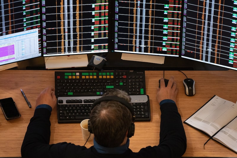 A guerra na Ucrânia impulsionou os preços das commodities, levando a uma forte expansão das margens brutas das traders A guerra na Ucrânia impulsionou os preços das commodities, levando a uma forte expansão das margens brutas das traders