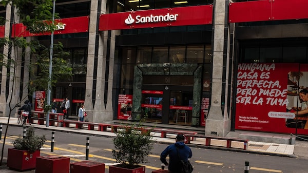 Santander tem lucro abaixo do esperado no Brasil e amplia perdas após vitória de Lula Santander tem lucro abaixo do esperado no Brasil e amplia perdas após vitória de Lula
