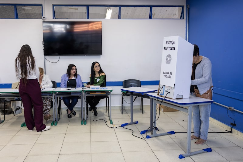 Voters cast ballots at a polling station during the general election in Sao Paulo, Brazil, on Sunday, Oct. 4, 2026. Brazilians are headed to the polls Sunday in a tightly contested first round vote between an incumbent that is seeking a fourth term and the eldest son of former President Jair Bolsonaro. Photographer: Maira Erlich/Bloomberg Voters cast ballots at a polling station during the general election in Sao Paulo, Brazil, on Sunday, Oct. 4, 2026. Brazilians are headed to the polls Sunday in a tightly contested first round vote between an incumbent that is seeking a fourth term and the eldest son of former President Jair Bolsonaro. Photographer: Maira Erlich/Bloomberg