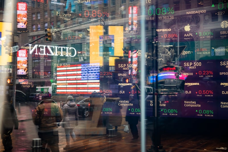 Las acciones se alistan para un cauteloso lunes. Las acciones se alistan para un cauteloso lunes.