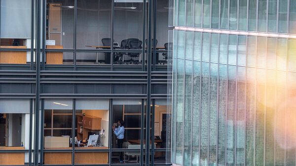 Wall Street aperta o cerco e aumenta exigência de presença nos escritórios Wall Street aperta o cerco e aumenta exigência de presença nos escritórios