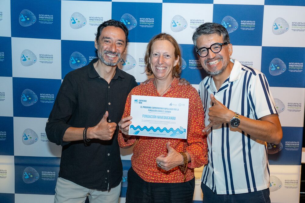 V Encuentro Empresarial Galápagos – Santa Cruz 2025 . Reconocimiento a Naveducando. Foto: cortesía Bryan Pérez V Encuentro Empresarial Galápagos – Santa Cruz 2025 . Reconocimiento a Naveducando. Foto: cortesía Bryan Pérez