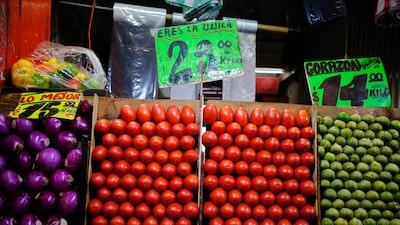 Inflación en México se estaciona en 4,53% anual en quincena de abril y resiente alza en jitomate y gasolina Inflación en México se estaciona en 4,53% anual en quincena de abril y resiente alza en jitomate y gasolina