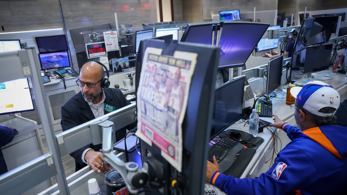 S&P 500 cae y el dólar sube con fuerza tras dato de empleo que refuerza alza de tasas de la Fed