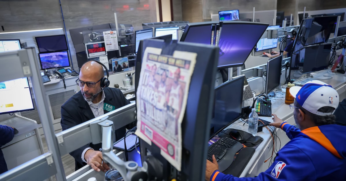 Empleo sólido en EE.UU. impulsa al dólar y sube tasas en Fed