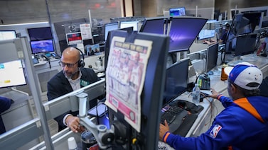 Wall Street cayó tras sólido dato de empleo que impulsó al dólar y golpeó al oro y al bitcoin Wall Street cayó tras sólido dato de empleo que impulsó al dólar y golpeó al oro y al bitcoin